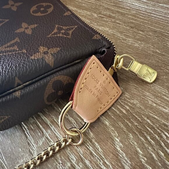 Louis Vuitton Mini Pochette Accessoires - Picture 3 of 5